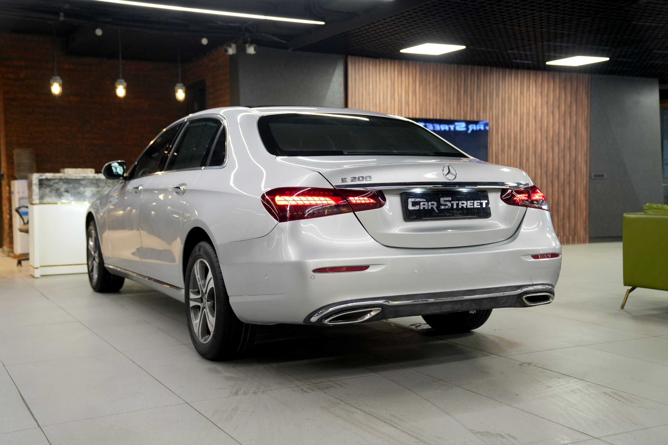 Mercedes-Benz E-Class  E200 Exclusive 